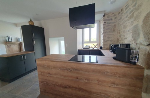Estivaux House | Maison Rénovée Avec Terrasse + Parc Avec Piscine Chauffée et Terrasse Couverte