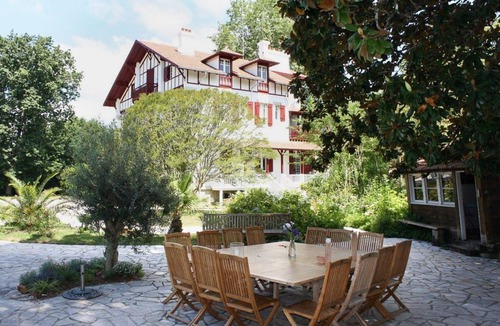 Soustons Villa | Manoir Mer et Lacs - Nine Bedroom Villa, Sleeps 18