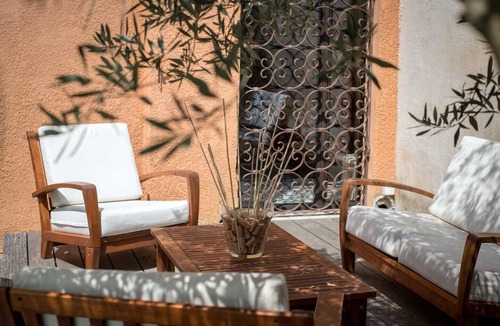 Margaux House | Margaux at the heart of the Médoc wine region. Beautiful stone house and pool.