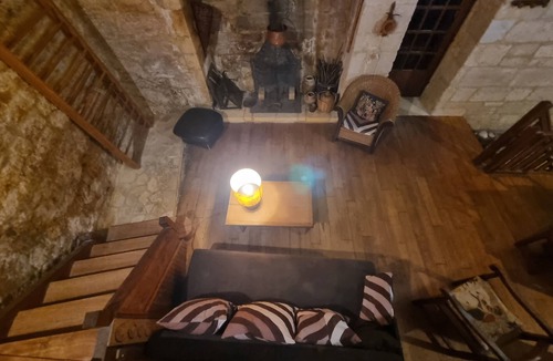 Beynac-et-Cazenac Apartment | Medieval adventure chilled behind the massive stone of a thousand-year-old tower!