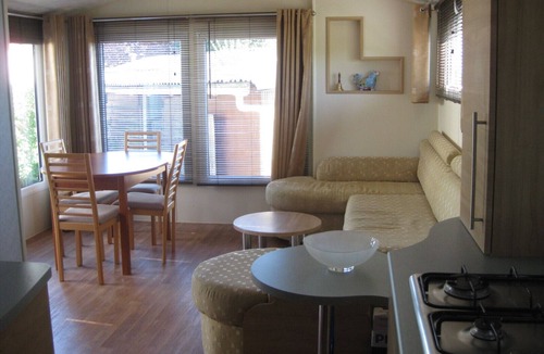 Saint Nazaire sur Charente House | Mobile Home '40 M², Proche De La Mer' with Private Terrace and Private Garden
