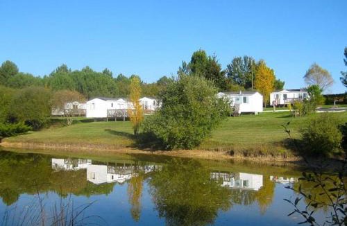 Le Fouilloux Other | Mobil home cosy avec terrasse pour 4 personnes - API-1-52-690