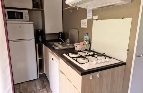 Pressignac House | Mobil-home Limousin Premium 32m2 (3 rooms -6pers) + überdachte Terrasse + TV + Geschirrspüler +Chiliennes 6 Personen