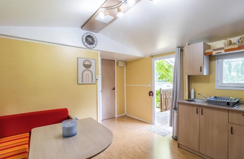 Saint-Pompont House | Mobile Home 'Le Chene' with Shared Pool, Private Terrace and Private Garden