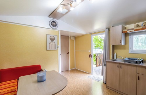 Saint-Pompont House | Mobile Home 'Le Chene' with Shared Pool, Private Terrace and Private Garden