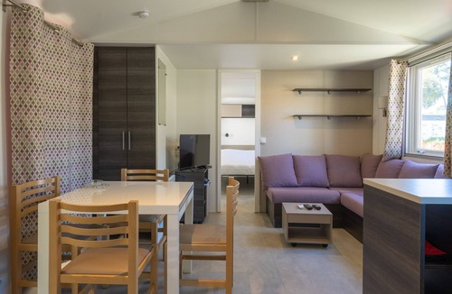 Ronce-les-Bains RV Rental | Mobile Home 'Mh 122 Ronce Les Bains' with Shared Pool, Terrace and Air Conditioning