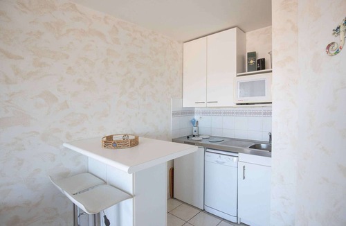 Ciboure Apartment | Modern apartment with shared pool