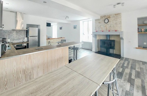 Loubigne House | Modern cottage with glazed veranda and play area for the whole family.