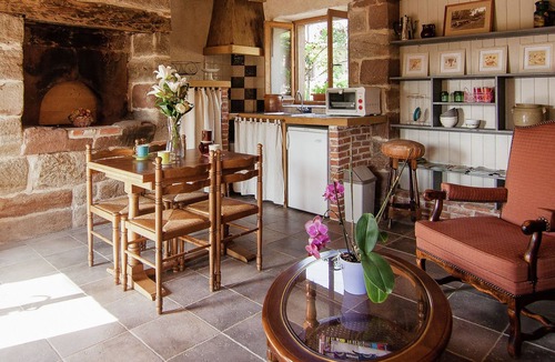 Saint-Bonnet-la-Riviere House | Modern holiday home with swimming pool