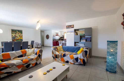 Paunat House | Modern house with private pool