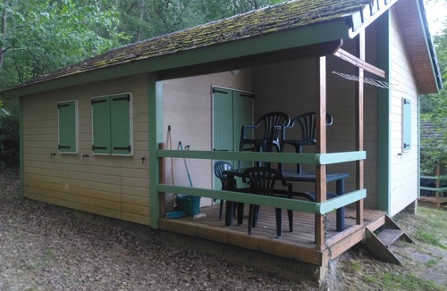 Lissac-sur-Couze Ski Chalet | Nature and lake chalet in a residential leisure park with swimming pool