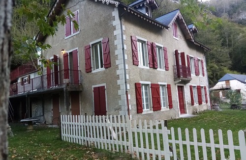 Laruns Apartment | Nature break in the Ossau Valley - Quiet apartment with private park