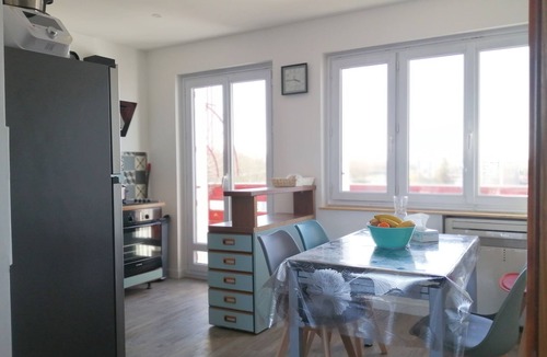 Dax Apartment | Near train station and spa, F3 apartment with view of the old town of DAX
