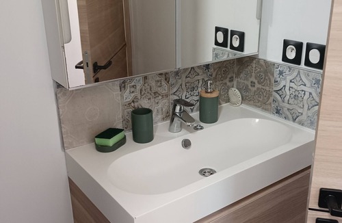 Forcalqueiret Condo | New 2-room house in property annex in Green Provence