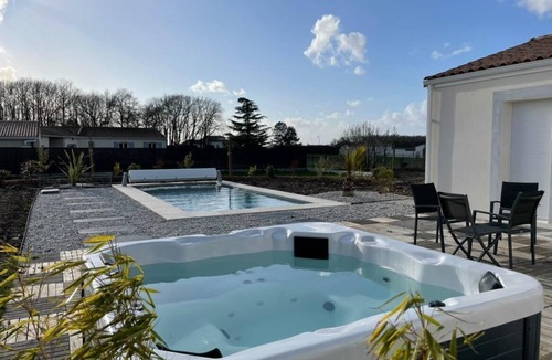Salignac-sur-Charente House | New 4 * house with spa, heated pool, fenced garden and garage