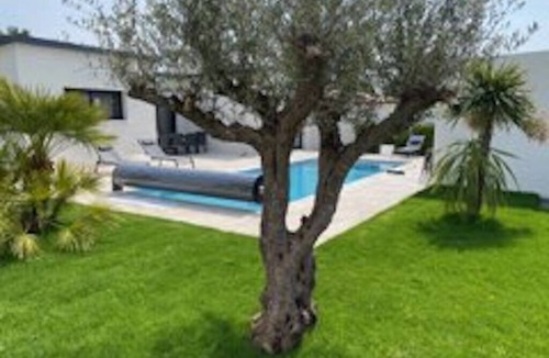 Vaux-sur-Mer House | New house with heated swimming pool for 8 to 10 people, quiet area