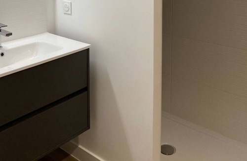 Ares House | New terraced house 500m from the basin and the city center