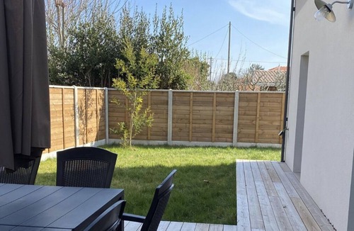 Ares House | New terraced house 500m from the basin and the city center