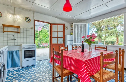 Jau-Dignac-et-Loirac House | Nice apartment in villa for 5 people with WIFI, TV and terrace