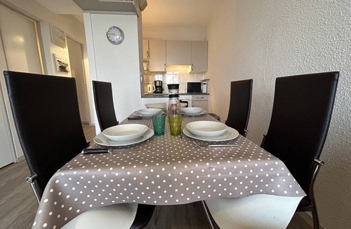 Port District Apartment | Nice apartment 5 min from the sea, 2 bedrooms, parking, balcony, Châtelaillon-Plage