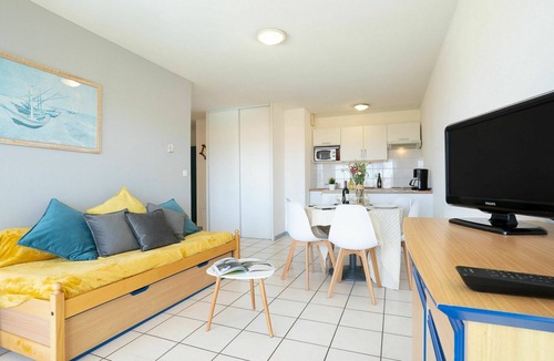 Ciboure Apartment | Nice apartment for 6 people with pool, WIFI, TV, terrace and pets allowed
