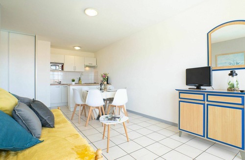 Ciboure Apartment | Nice apartment for 6 people with pool, WIFI, TV, terrace and pets allowed