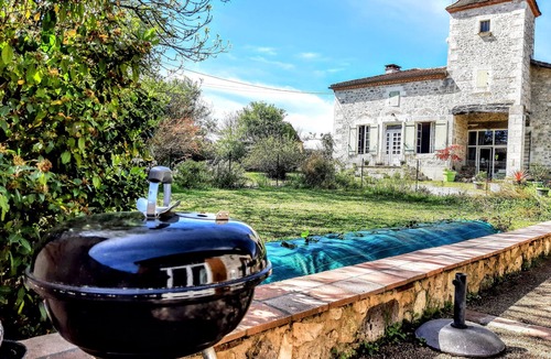 Bourran House | Nice house in Lot-et-Garonne with a terrace, swimming pool, and optional SPA.