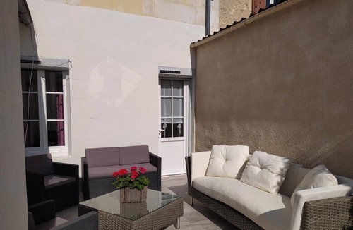 Saintes Apartment | Nice studio in SAINTES
