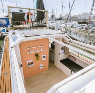 Bassins a Flot Boat Rental | NIGHTBOAT Péniche