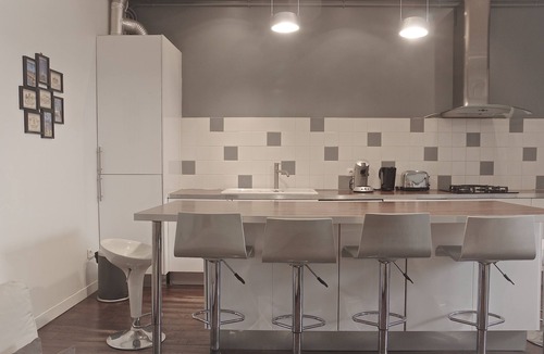Grand Parc-Paul Doumer Apartment | Notre Dame - 2 bedroom apartment with parking in Les Chartrons