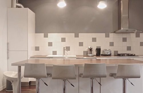Grand Parc-Paul Doumer Apartment | Notre Dame - 2 bedroom apartment with parking in Les Chartrons