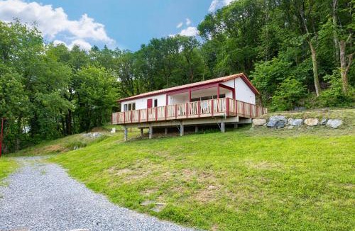 Hasparren Ski Chalet | Oihana grand chalet de 2 à 6 pers climatisé avec piscine vue et calme à Hasparren-Pays Basque