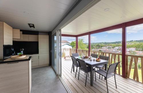 Hasparren Ski Chalet | Oihana grand chalet de 2 à 6 pers climatisé avec piscine vue et calme à Hasparren-Pays Basque