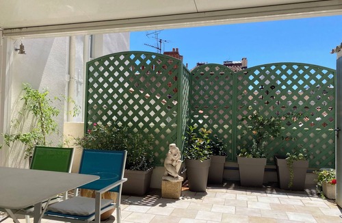 Opera Apartment | OLD PORT SEA VIEW TOP FLOOR