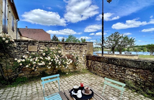 Mauzac-et-Grand-Castang House | Old village inn by the river DORDOGNE
