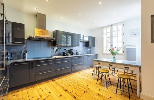 Saint-Emilion Villa | Old wine chateau with all comfort overlooking the vineyards of Saint-Emillion.