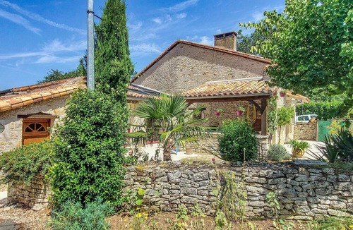 Vouleme House | On an idyllic corner of earth this charming and beautiful stone house welcomes you.