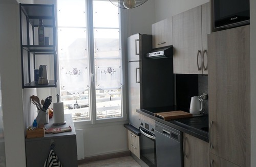 Marans Apartment | On the quays of the Sèvre 20 km from la Rochelle by weel maintened cycle pathe.