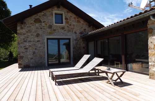 Itxassou House | On the ridges of Mondarrain mountain