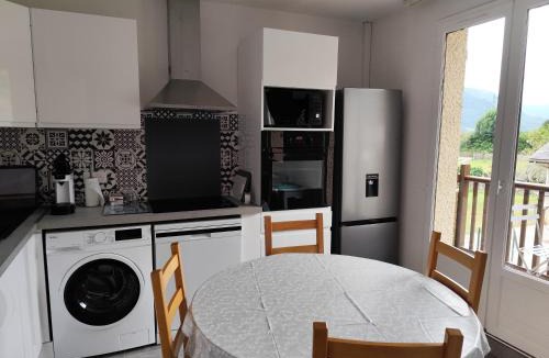 Bielle Apartment | Ossau T2 5 personnes tout confort près du ski linge de maison inclus parking moustiquaires vue montagne plein sud