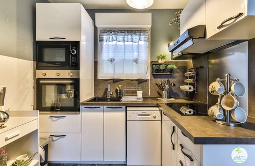 Parentis-en-Born Apartment | Parenti en Born Comfortable apartment with balcony in town centre