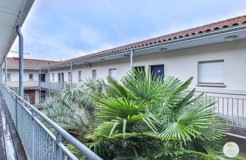 Parentis-en-Born Apartment | Parenti en Born Comfortable apartment with balcony in town centre