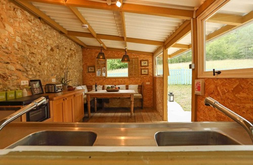 Saint-Martin-des-Combes Cottage | Peaceful Dordogne location, nature lovers paradise.