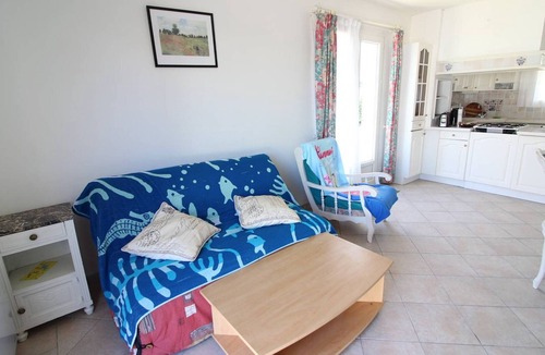 La Bree-les-Bains House | Peaceful 3-Room House with Garden, BBQ, Near Beach - 6 Guests, Pets Allowed