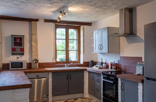 Cersay House | Peaceful & charming 3-bedroom house in Val en Vignes