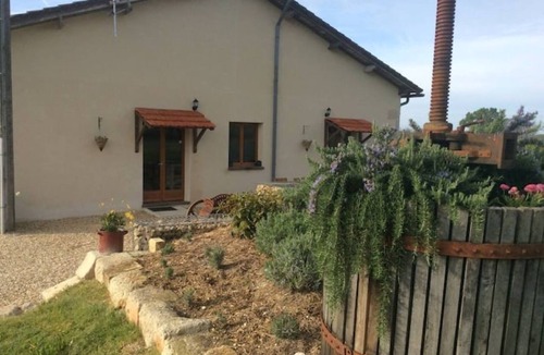 Laprade Cottage | Peaceful Countryside Gite with private pool near Aubeterre