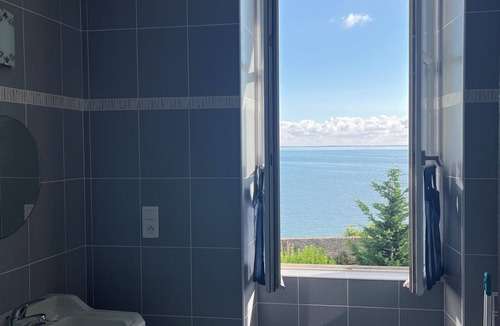 Le Chateau-d'Oleron Villa | Peaceful family home with sea view, in the heart of the village, on the ramparts
