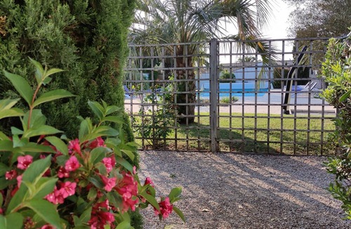 Cheray House | Peaceful Apartment in St. Georges d’Oléron with Pool, Close to Market and Shops