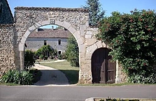 Champagne-le-Sec House | Peaceful manor house XVth century in the countryside.
