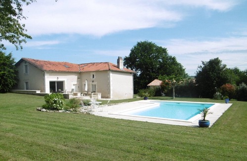 Douchapt House | Perigord blanc spacious stone house 3 bedrooms large garden and beautiful swimming pool